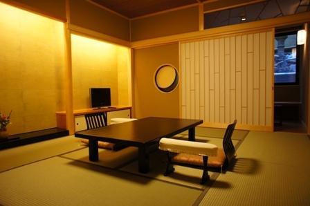 Hotel Arashiyama Onsen Togetsutei 4*